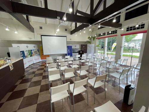 最大９０人動員できるセミナースペース